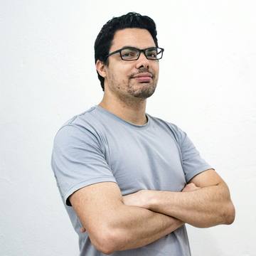 Carlos, Spanish-speaking family caregiver using KINARE AI to find Medicaid benefits